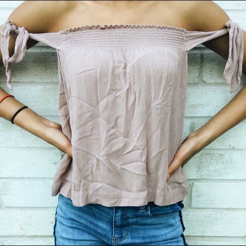 A&E OFF THE SHOULDER BLOUSE
